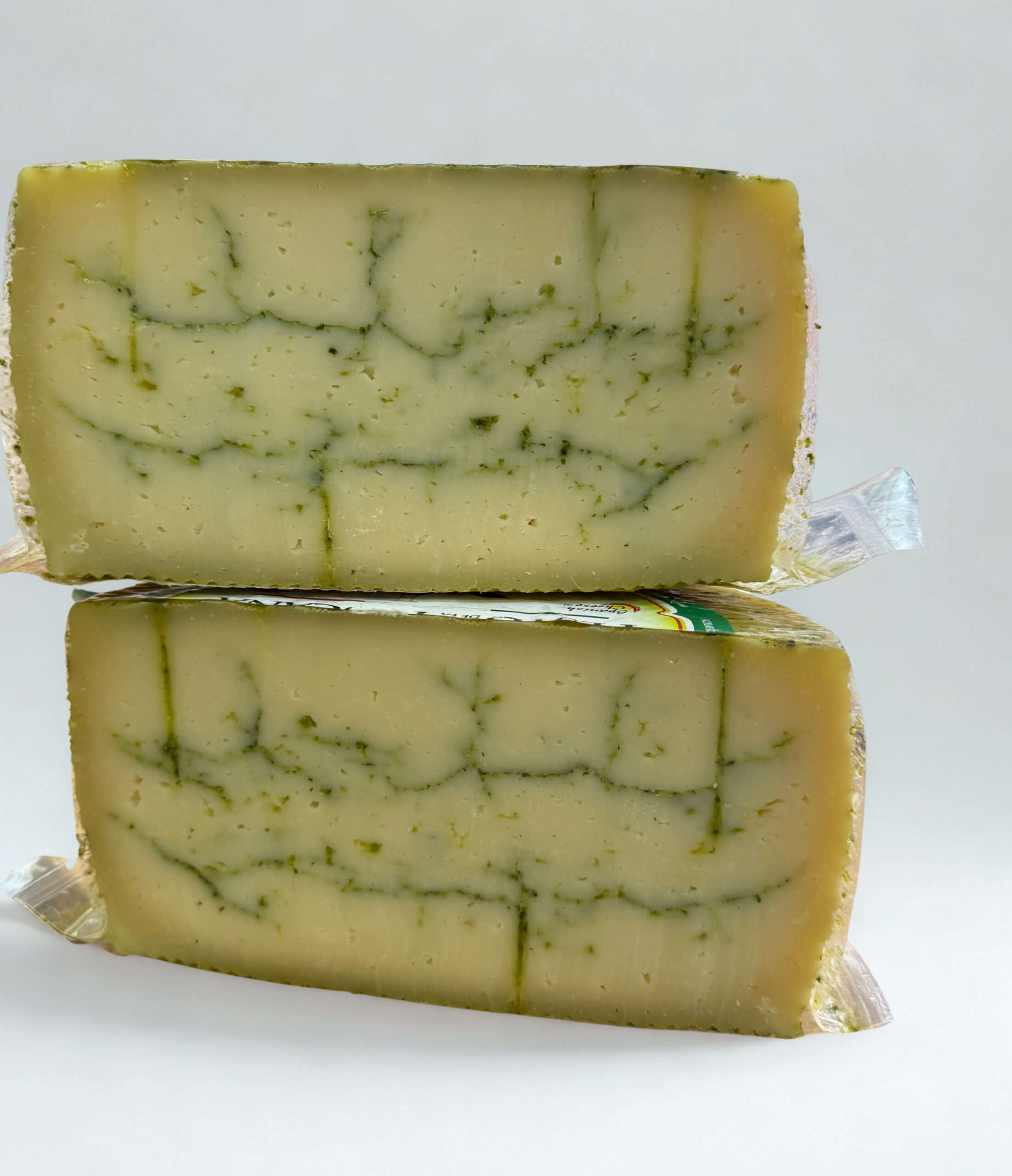 Hiszpański ser owczy z dodatkiem zielonego pesto - obrazek 2