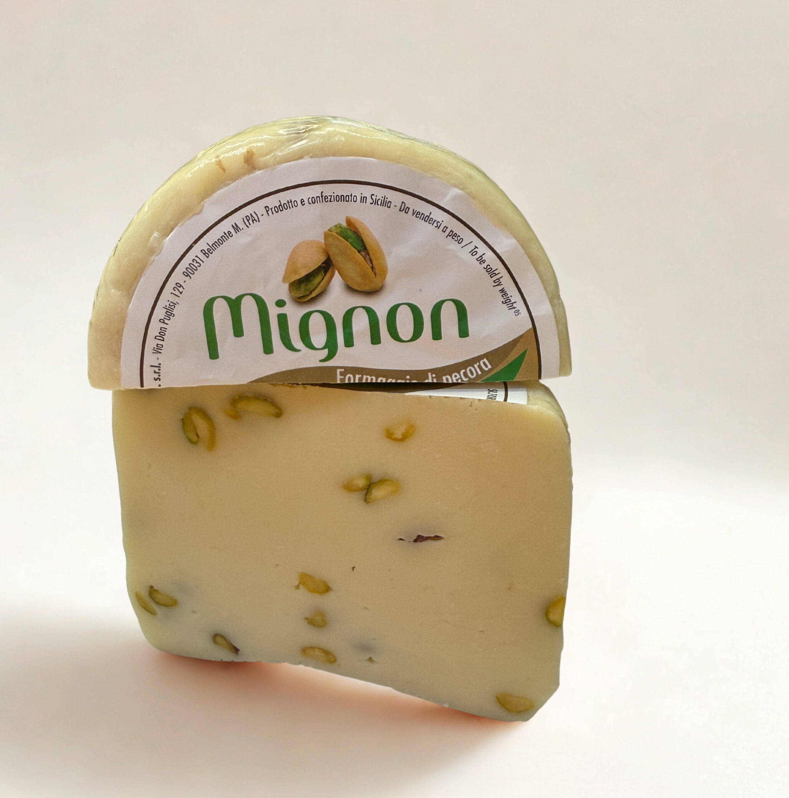 Włoski ser owczy Pecorino z dodatkiem pistacji