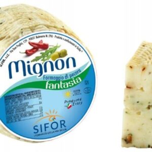 Włoski ser owczy Pecorino z oliwkami, rukolą, peperoncino i kaparami